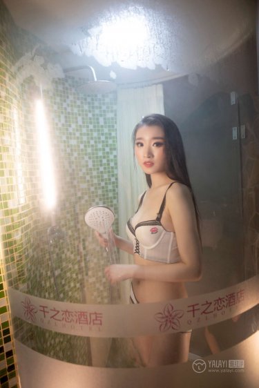 把美女四肢绑住挠脚心